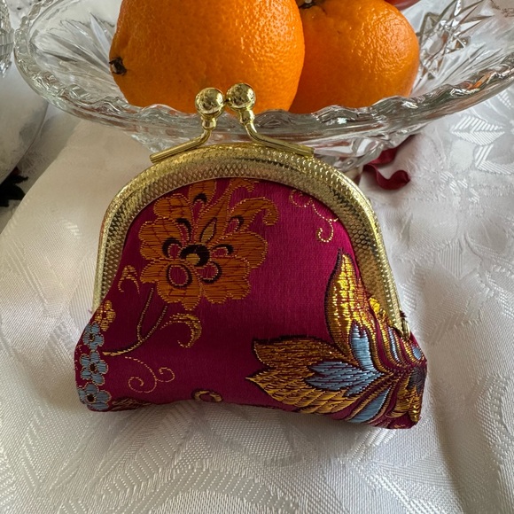 Kisslock Coin Purse - Brocade Print Small Clasp Vintage-Style Wallet - Picture 9 of 9